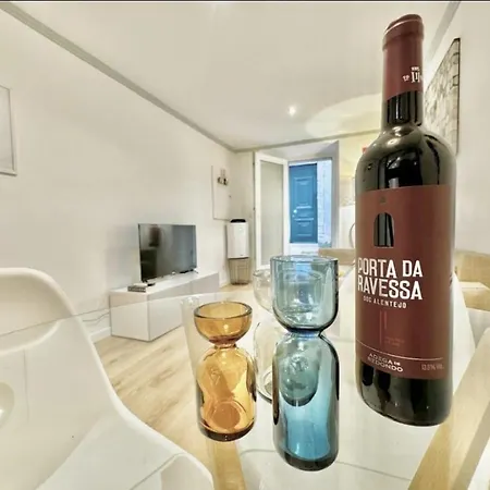 Alfama With Private Patio & Barbecue Apartament