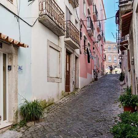 Apartment Alfama With Private Patio & Barbecue