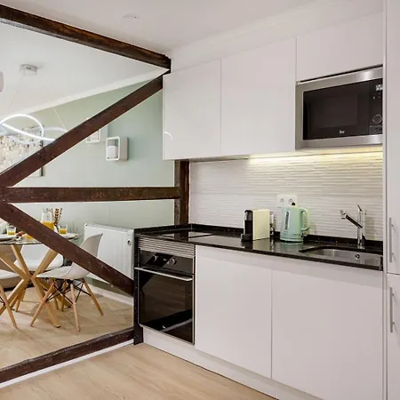 Alfama With Private Patio & Barbecue